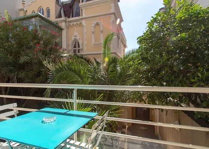 Croisette: 2bdr شقة *