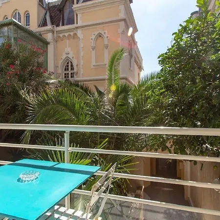 Croisette: 2bdr شقة *